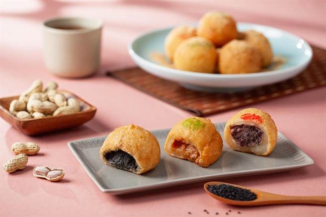 台北国宾中餐厅推出古早味酥炸元宵，共有红豆、芝麻、花生三种口味。(台北国宾大饭店提供)