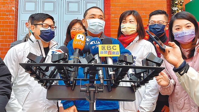 对于新内阁的争议，新北市长侯友宜表示会给予祝福，地方一定与中央携手合作。（吕健豪摄）