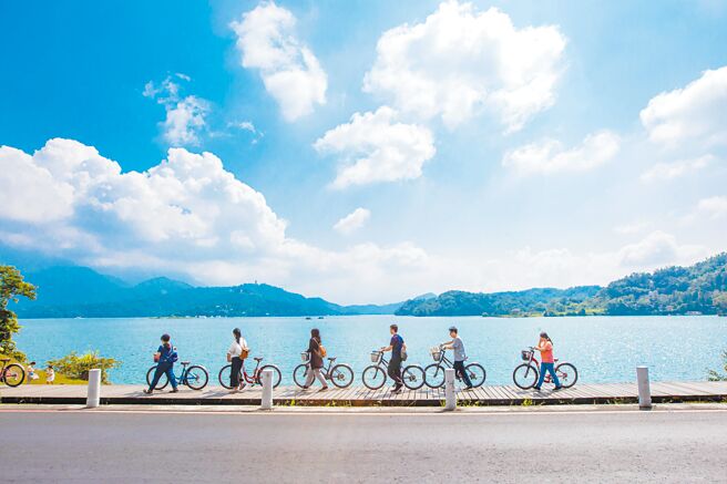 日月潭风光明媚，吸引游人到访。（廖志晃摄）