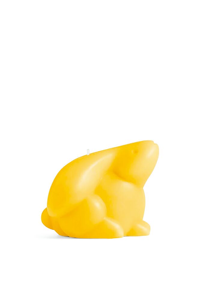 Loewe檸檬黃兔子造型蠟燭，5900元。（Loewe提供）
