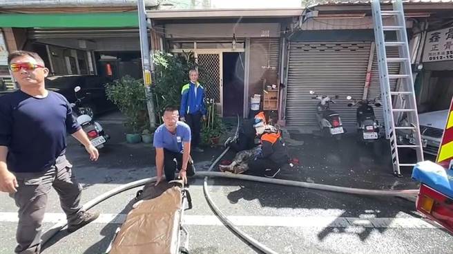 台东市博爱路今天11点许发生火警，起因疑因男子在室内燃炮鞭炮。（读者提供／蔡旻妤台东传真）