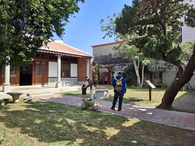 嘉义县定古蹟，新港乡「培桂堂─林开泰诊疗所旧宅」过年期间吸引不少民眾前往参观，访客日可达到800多人。（培桂堂提供∕吕妍庭嘉义传真）