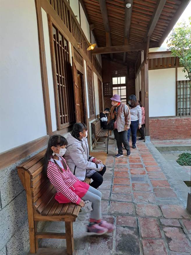 嘉义县定古蹟，新港乡「培桂堂─林开泰诊疗所旧宅」过年期间吸引不少民眾前往参观，访客日可达到800多人。（培桂堂提供∕吕妍庭嘉义传真）