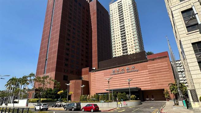 高雄国宾饭店走过41年风华岁月，1月31日为营业最后一天，没有仪式感的欢送。（柯宗纬摄）