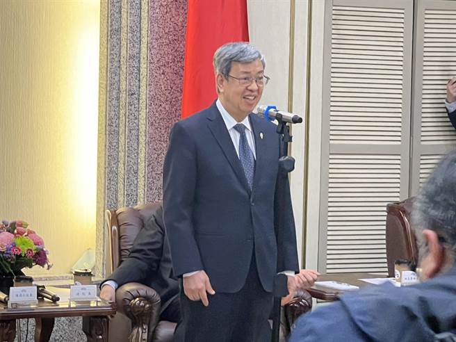 陈建仁表示，经过沙盘推演，发现金特别条例草案，2月17日表决，加上总统公告、审查特别预算等时程，发现金6000元最快要到4月，希望立法院朝野党团善体民意，尽速让草案通过。（游念育摄）