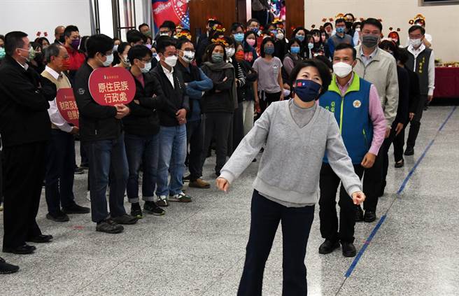 台东县政府今天举行新春团拜，活力满满 迎接兔年开春。（庄哲权摄）