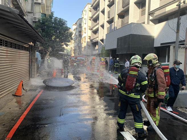 火势下午2时40分许已熄灭。（民眾提供）