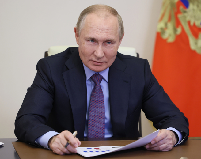 俄罗斯总统普丁1月30日在莫斯科郊区官邸透过视讯发表谈话的神情。（美联社）