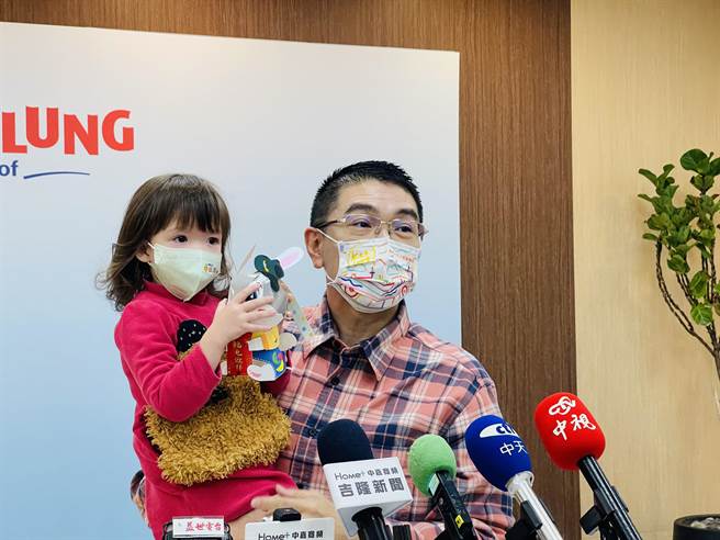 基隆市政府推出兔年元宵提灯，送给全市公立幼儿园的小朋友们，祝愿孩子们都平安、健康成长。（张志康摄）