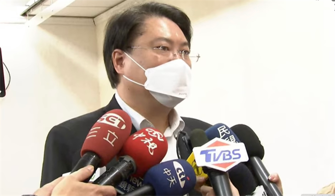 新任内阁今天正式就任，内政部长林右昌特别到内政部各科室慰问同仁。（摘自中天新闻）