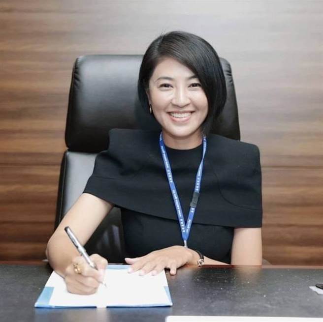 南投縣長許淑華主動向逢甲大學申請調查，1月13日將修正的論文送交逢甲大學，目前已通過審核，保住碩士學位。（摘自許淑華臉書）