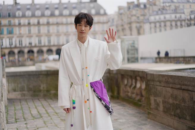 刘以豪帅气出席巴黎时装周。（刘以豪工作室提供）