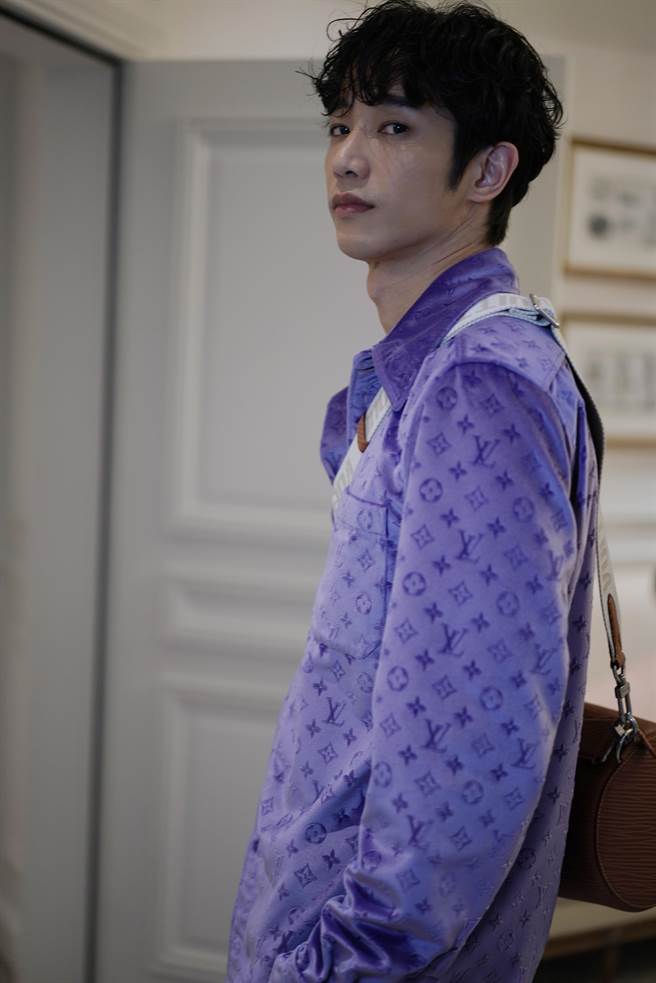 刘以豪帅气出席巴黎时装周。（刘以豪工作室提供）