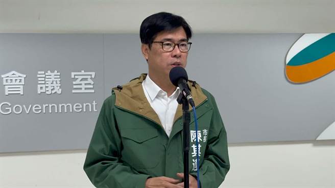 行政院长陈建仁组成新内阁团队，挨批「败选者联盟」，遭质疑有政治酬庸之嫌。对此，高雄市长陈其迈今（31）日以过来人身分说，面对在野党冷嘲热讽的言语，希望行政院要忍辱负重，化为前进的动力。（柯宗纬摄）