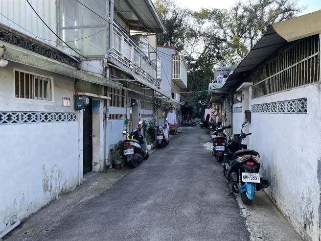 桃園市屋齡超過30年的建築物約有30萬棟，全市平均屋齡27歲，為此中央與地方聯手力推危老建築重建，鼓勵民眾申請免費的房屋耐震初評。圖為老舊房屋示意圖。（陳夢茹攝）