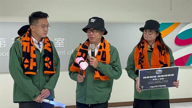 抢攻演唱会经济，高雄市长陈其迈今（31）日更宣布，推出「加食延畅」加码续摊夜经济，凭演唱会票根，可以获餐饮等优惠。（柯宗纬摄）