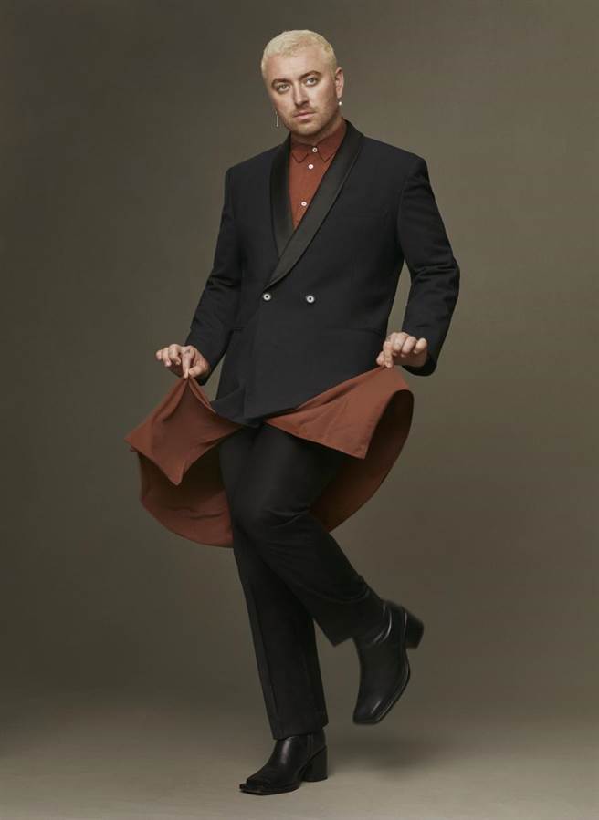 山姆史密斯曾因衣着与性别认同而遭受路人批评而备感煎熬。（环球音乐提供）