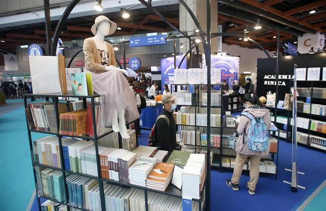 台北国际书展31日登场，吸引许多民眾参观。（范扬光摄）