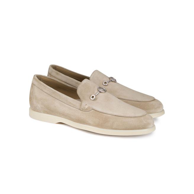 Stefano Ricci卡其色麂皮乐福鞋，4万元。（Stefano Ricci提供）