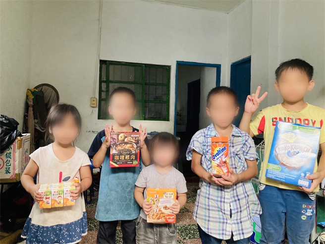 台湾世界展望会自2000年开始，每年春节前夕都会发起「红包传爱」活动，今年以「孩子的未来，交给我来」为主题，为资源缺乏的孩子送出红包。（展望会提供／林良齐台北传真）