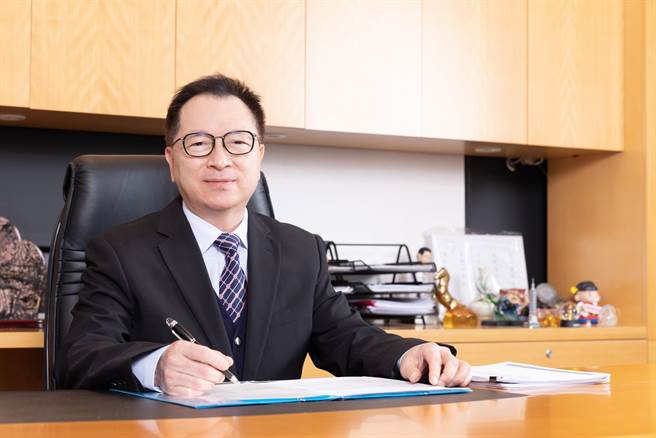 富邦人寿宣布，金管会保险局核定通过富邦人寿新任总经理资格审查案，陈世岳即日起(2月1日)正式走马上任。(富邦人寿提供)