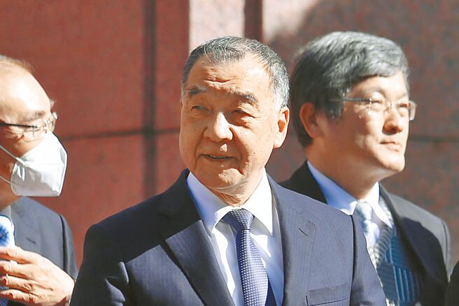 内阁改组底定，外交部长吴钊燮、国防部长邱国正（中）、陆委会主委邱太三等都留任。（黄世麒摄）