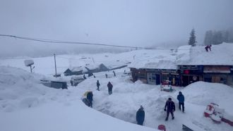 影》印度雪崩第一視角驚悚片 雪浪來襲！遊客尖叫奔逃已2死