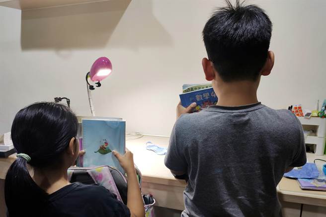 慈济医院身心科医师萧亦伶提醒家长，提早开始协助孩子调整生活作息，逐步变成「上学模式」才能收心。（慈济医院提供／陈世宗台中传真）