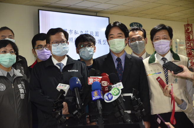 虽然行政院副院长郑文灿（中左）与民进党主席赖清德（中右）频频被外界猜测将互相竞争2024大位，但国民党智库执行长柯志恩认为，同属新潮流派系的两人，会有让一个人出线的共识。（资料照／赖佑维摄）