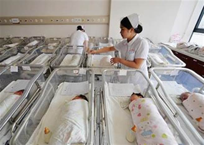 大陆人口负增长形势下，5省分宣布实现正增长。（观察者网）