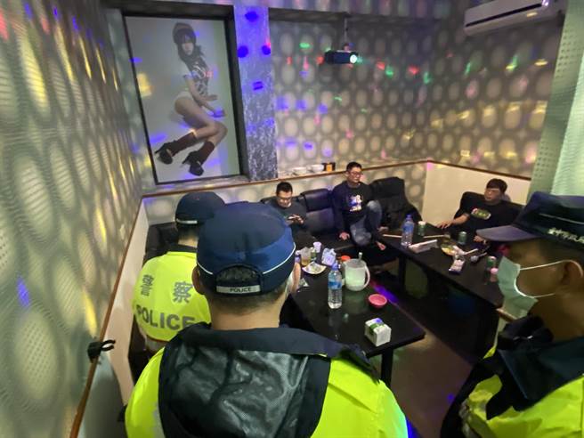 山城卡拉OK、电子游艺场衍生治安隐忧，东势警分局突袭临检扫荡勤务。（警方提供）