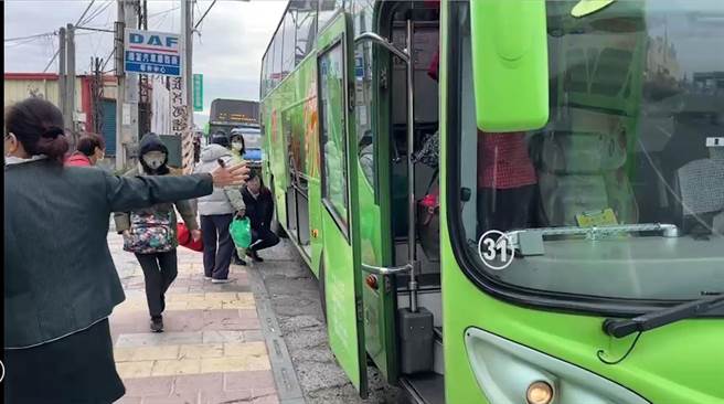 统联客运在云林县有63个售票处或上下车据点，大多数接驳点都在西螺站。（周丽兰摄）