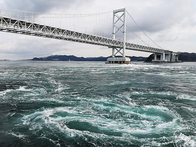 淡路岛的鸣门海峡十分壮观(摄影：洪书瑱)
