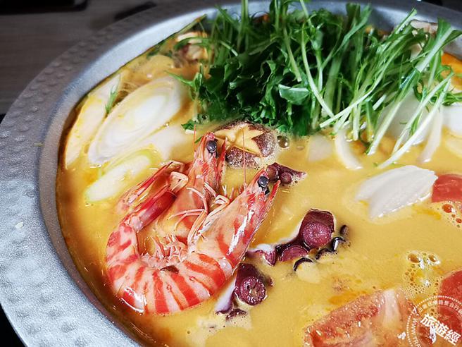 淡路岛海胆锅(摄影：洪书瑱)

