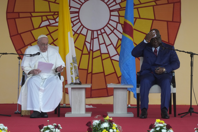 天主教教宗方濟各（Pope Francis）抨擊引發非洲衝突的「貪婪毒藥」，稱富裕世界必須理解人比他們腳下的礦物更珍貴。(圖/美聯社)