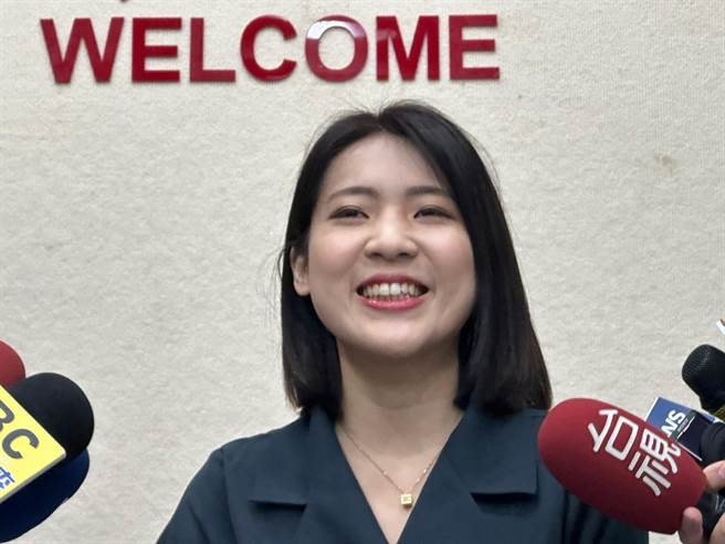 徐巧芯透露，党内对手、现任立委费鸿泰四年前寻求她支持时就已经承诺未来会交棒给她。（李奇叡摄）