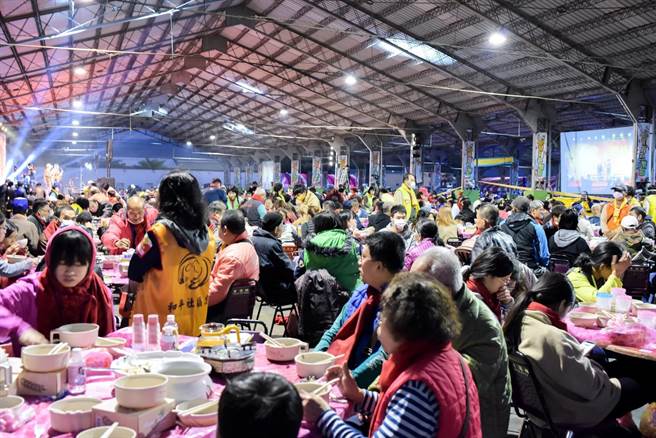 张雪如说，吃团圆饭对一般家庭来说在平常不过，但对这些人来说就像遥不可及的梦想。（张雪如提供／吴建辉彰化传真）