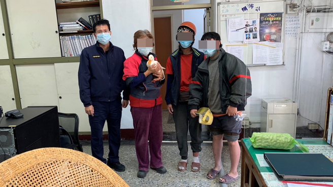 「天公生」放鞭炮！她上万宠物「柯尔鸭」吓飞，求警顺利寻回。(旗山分局提供)