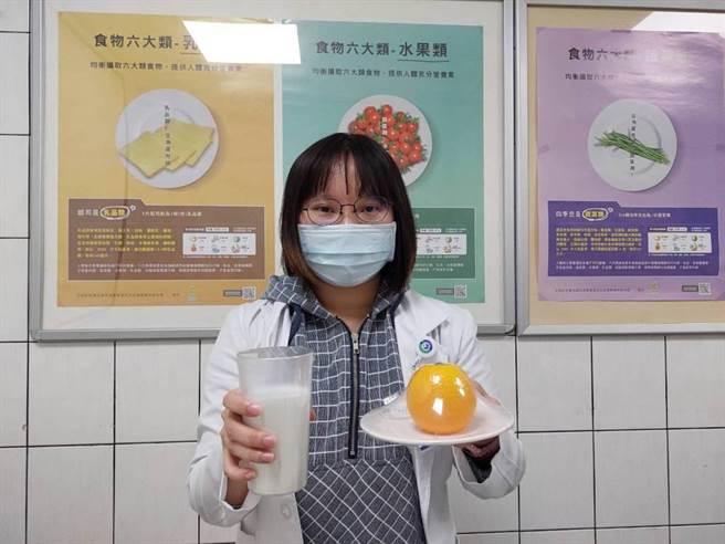 陈妍臻营养师建议，改变饮食行为、选择心情愉悦食物以及保持固定作息是避免情绪失调。（大千医院提供／李京升苗栗传真）