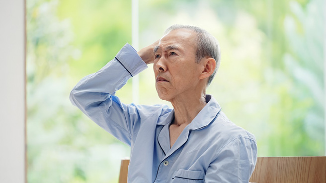 藥師李翊弘和鄭琳珍指出，健忘雖然和老化有關，但也是失智症的徵兆之一。(示意圖/達志影像)