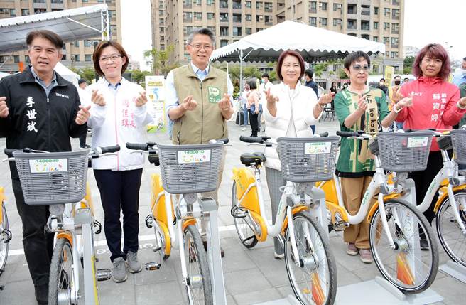 YouBike2.0在屏东市正式启用，可望完善公共运输最后一哩路。（林和生摄）