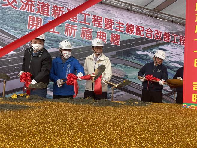 桃园中坜区国道1号中丰交流道新建工程，第1期工程将增设北入及南出共3支匝道，今天开工。（吕筱蝉摄）