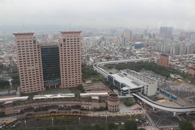 新北市地政局公布新北市1月房市交易移转栋数共2595栋，较去年12月减少2393栋，减少幅度48％。（陈慰慈摄）