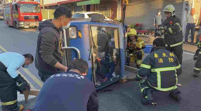 台东市丰荣路与永福路口31日下午发生交通事故。（读者提供／蔡旻妤台东传真）
