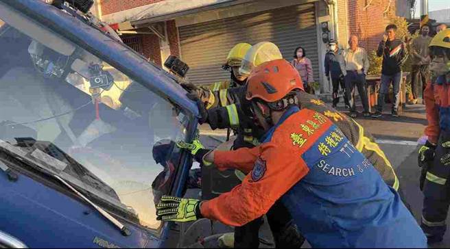 台东市丰荣路与永福路口31日下午发生交通事故。（读者提供／蔡旻妤台东传真）