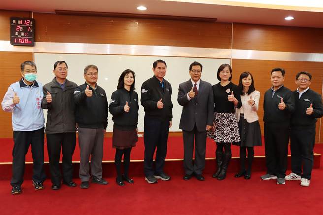 苗县府举行校长交接典礼。（苗栗县政府提供／李京升苗栗传真）