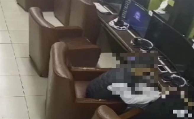 打网咖太累睡翻，手上金戒不翼而飞，凶手疑似熟识友人。(警方提供)