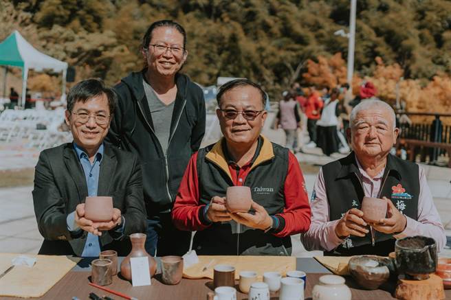 星光下婚礼迈入第5年，今年首度选在嘉义县梅山乡太平云梯举行， 并结合当地手作与植物染体验。（阿里山国家风景区管理处提供／吕妍庭嘉义传真）