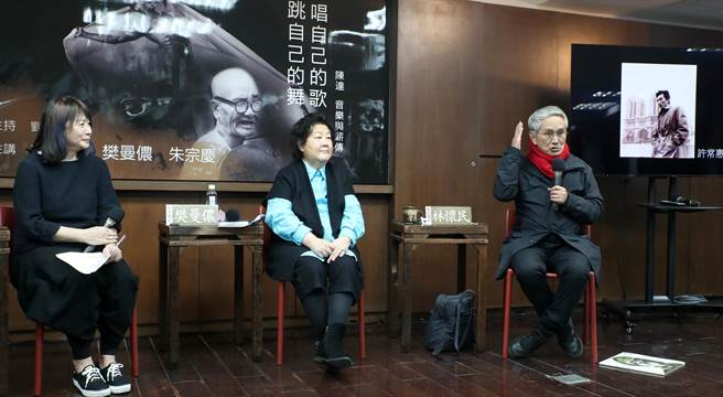 云门舞集今年成立满50周年，创办人林怀民（右）透露，他其实是个不擅长数拍子的人，好在有音乐好友樊曼侬（中）耐心指导，樊曼侬则是称讚林怀民的才华。（郑任南摄）