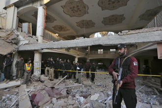巴基斯坦清真寺攻擊 炸彈客穿警察制服沒被安檢